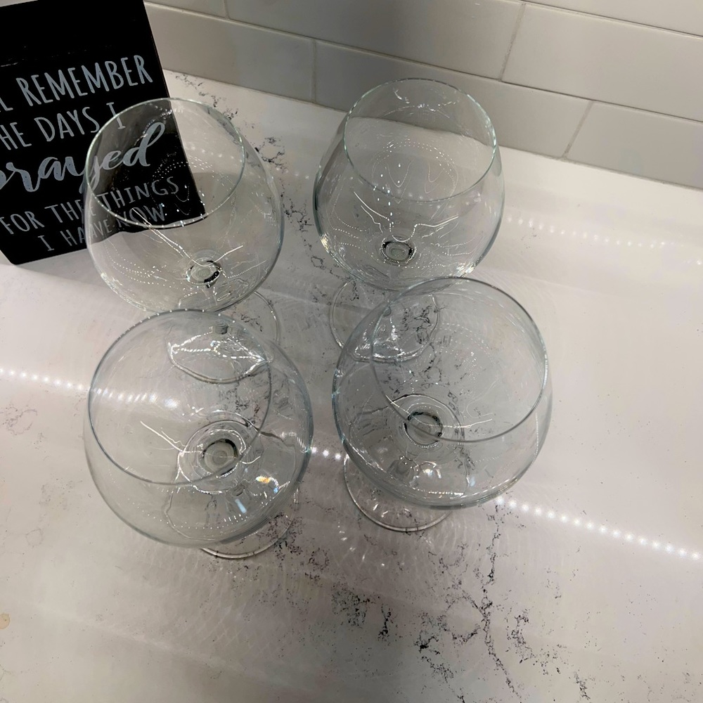 4 great red wine glasses. Solid great brand and never used.